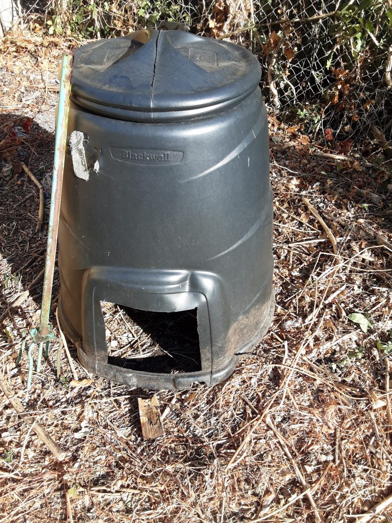 Strata Black Plastic Compost Bin and mixer
