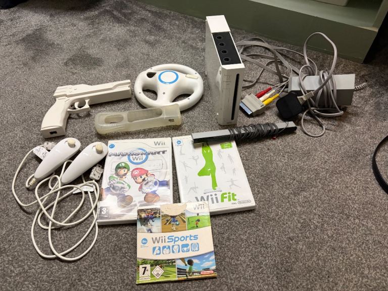 Nintendo Wii Console Bundle with Games and Accessories