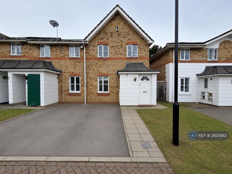 3 bedroom house in Weymouth Close, London, E6 (3 bed) (#2925882)