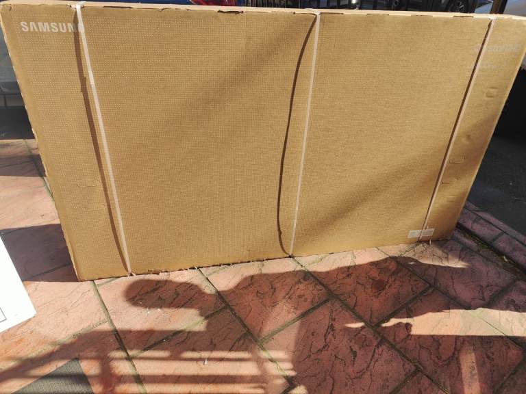 New sealed Samsung ultra smart 4k 85inch TV 