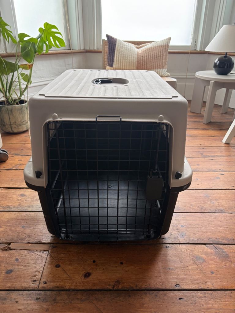 Large Airline Pet Carrier / Travel Crate, 66 x 48 x 52cm