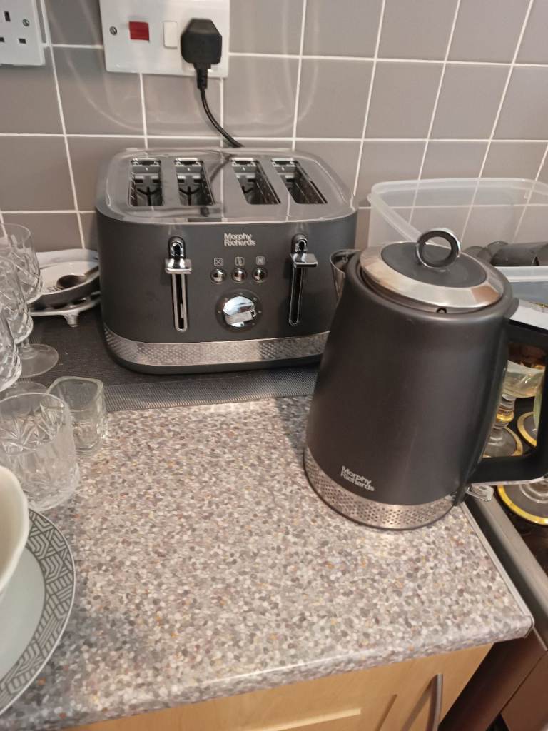 Russell Hobbs 4-Slice Toaster & Kettle Set – Good Condition