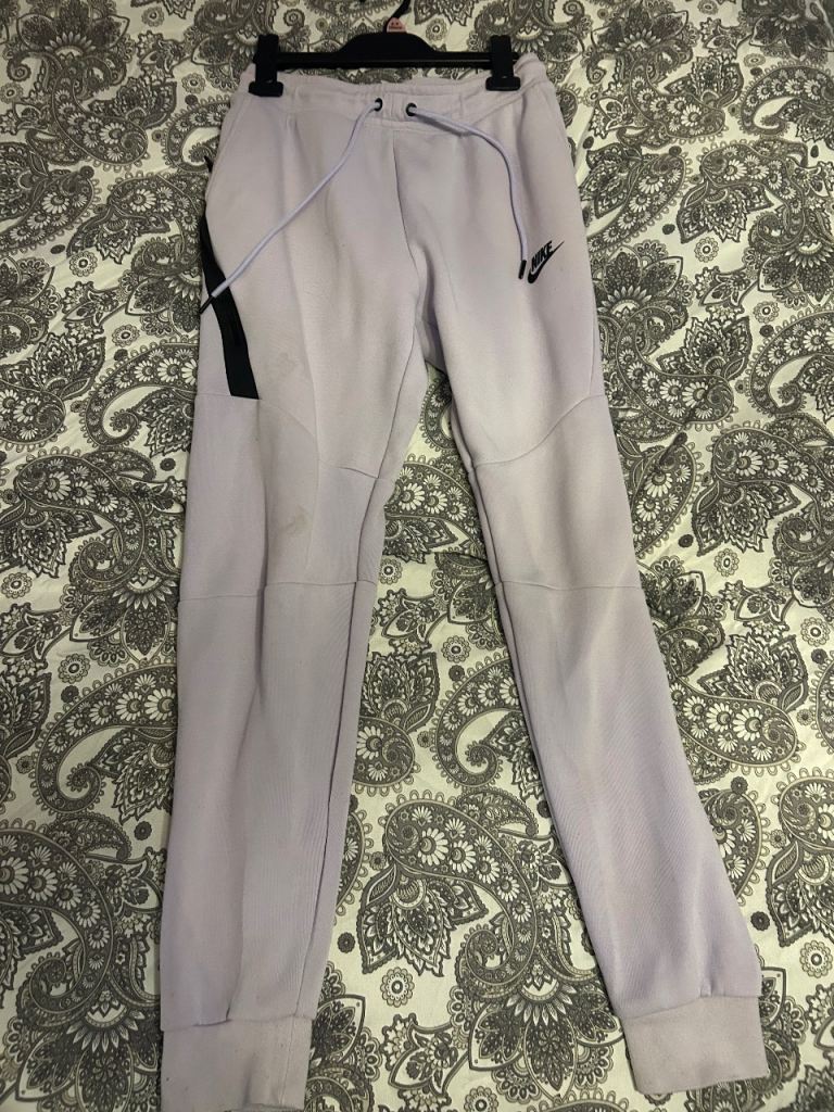 Men’s Nike tech joggers size small ( rare )