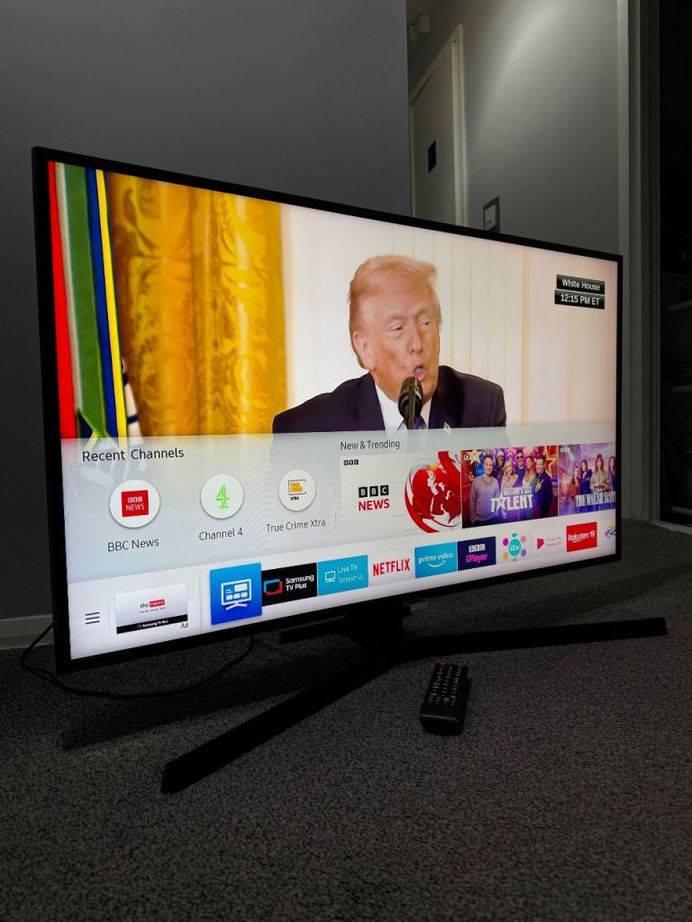 Samsung 43”  Smart 4K Ultra HD HDR Bluetooth TV Wi-Fi With Remote
