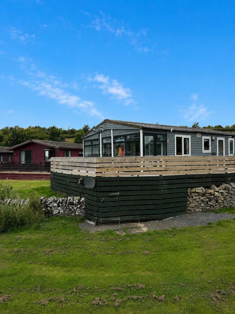 UNMISSABLE LEGACY PACKAGE: ULTRA-PRIVATE 3-BED LODGE LICENSED UNTIL 2042! in Kir
