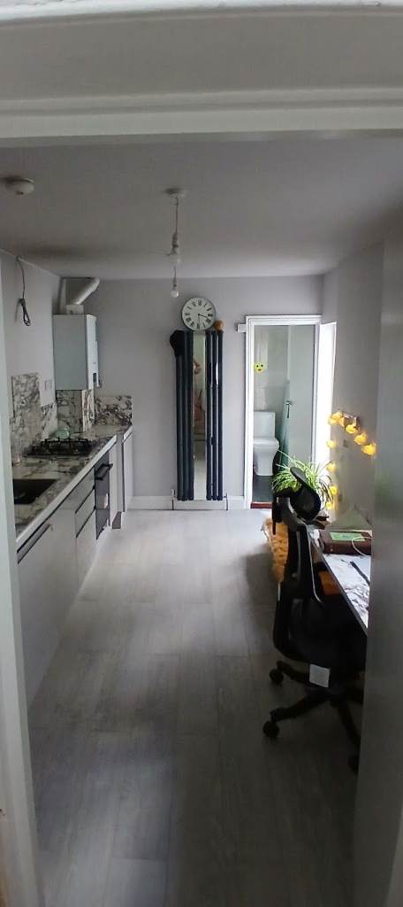Five bedroom three bathroom property with  reception room  near Upton park