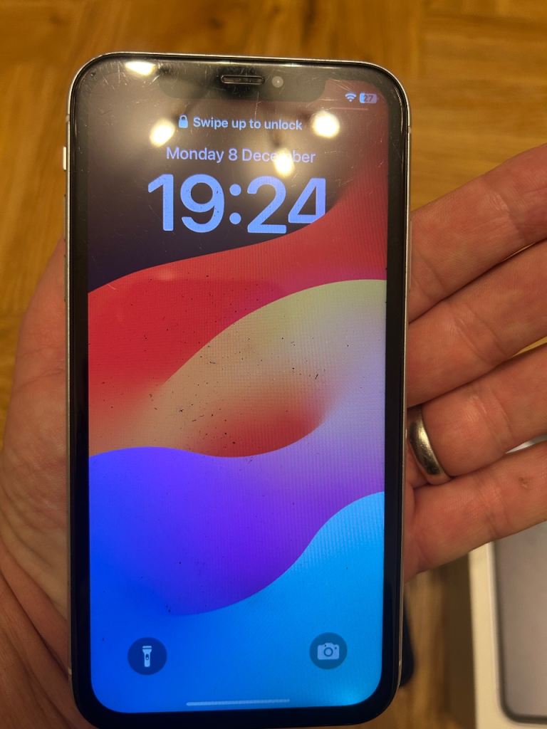 Apple iPhone xr boxed instructions white free case ear pod headphones 64gb phone 