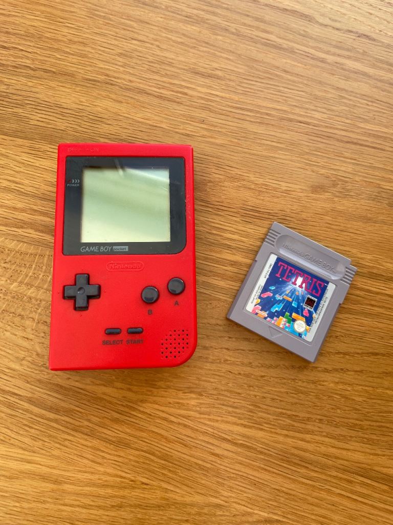 Nintendo Gameboy Pocket and Tetris.