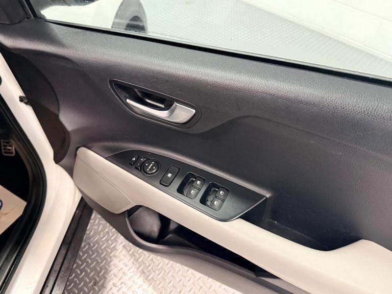 2018 Kia Stonic 1.0 T-GDi First Edition Euro 6 (s/s) 5dr HATCHBACK Petrol Manual