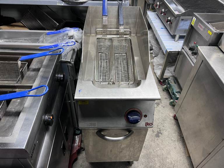 Commercial Stainless Steel Deep Fryer - Good Condition CATERING CAFE RESTAURANT KITCHEN BBQ