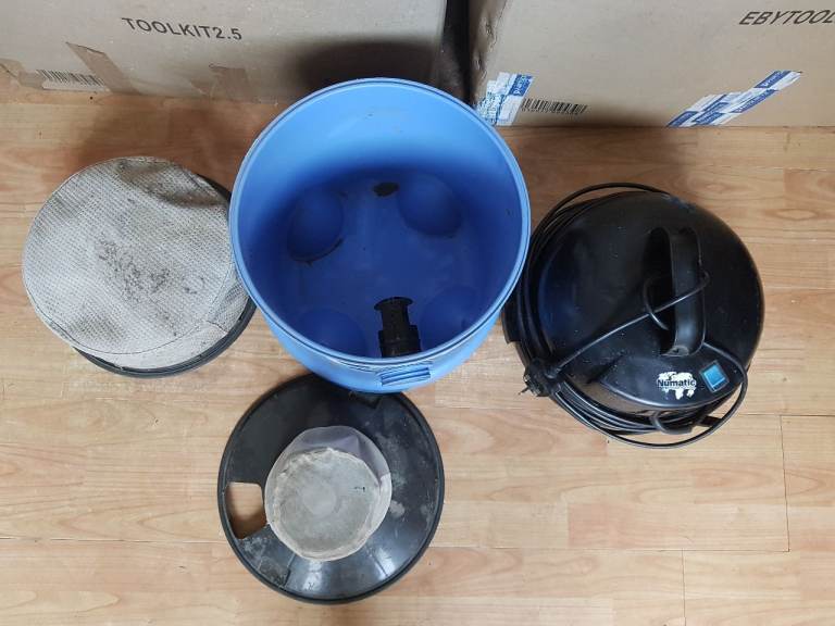 Numatic Charles CVC 370-2 Wet and Dry Bag Cylinder Vacuum Cleaner no tools just the hoov