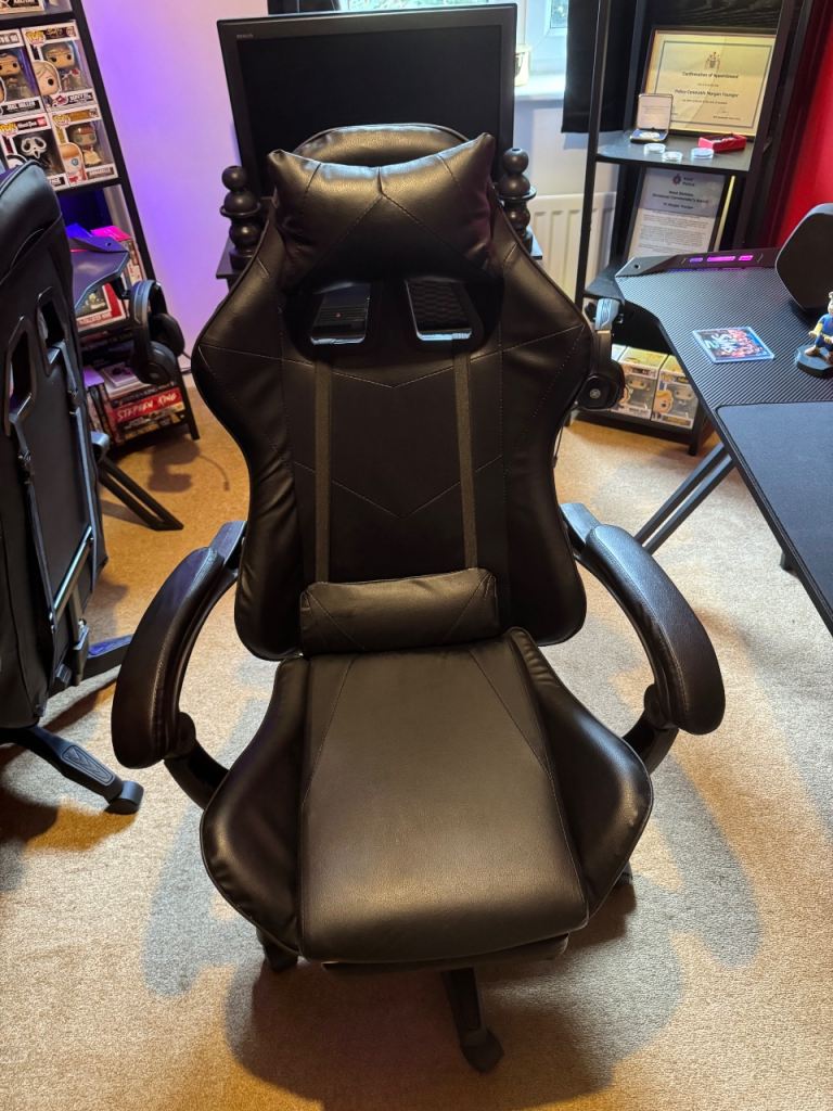 Black Gaming Office Chair with Footrest – Good Condition