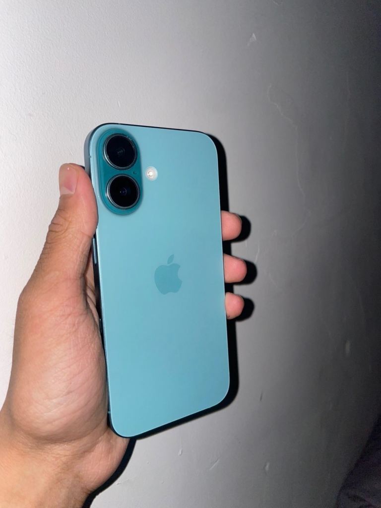 iPhone 16 128gb excellent condition