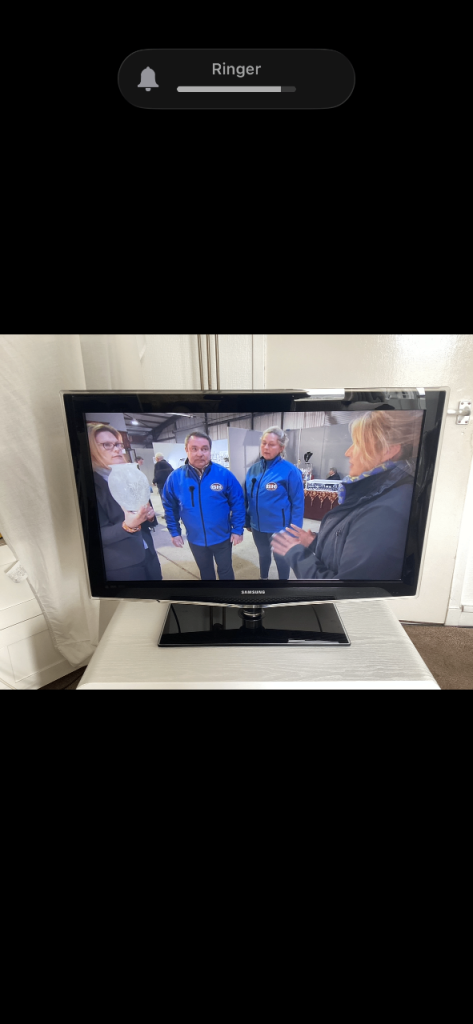 Samsung 37 inch 1080p lcd tv with remote control 