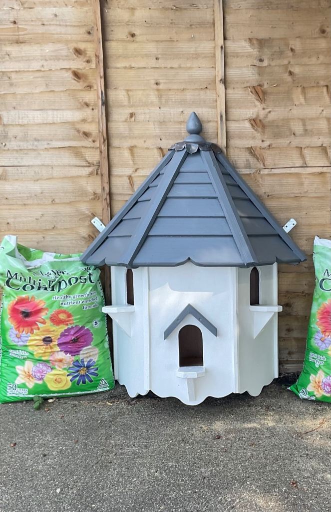 Wall mounted dovecote