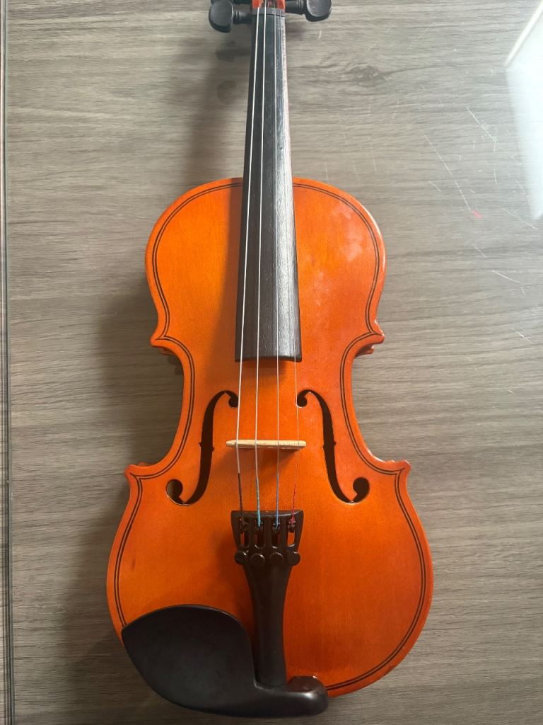 ‘Strings’ 1/4 Size Violin with Stringers Case and Bow – Immaculate Condition