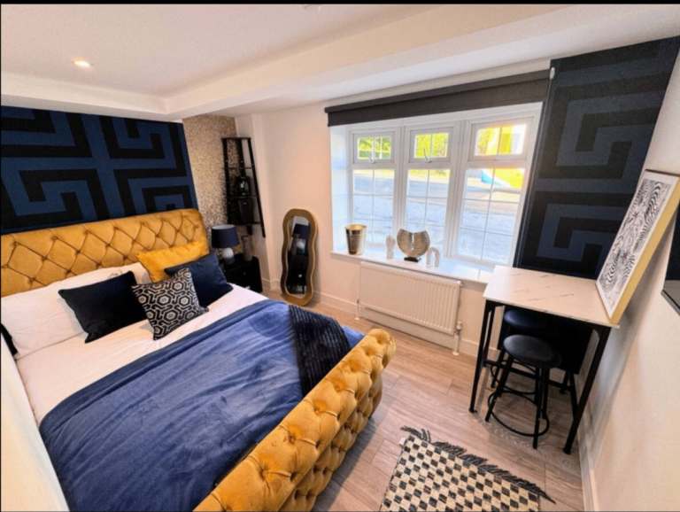 Room with En suite bathroom and shared Lounge in Canterbury