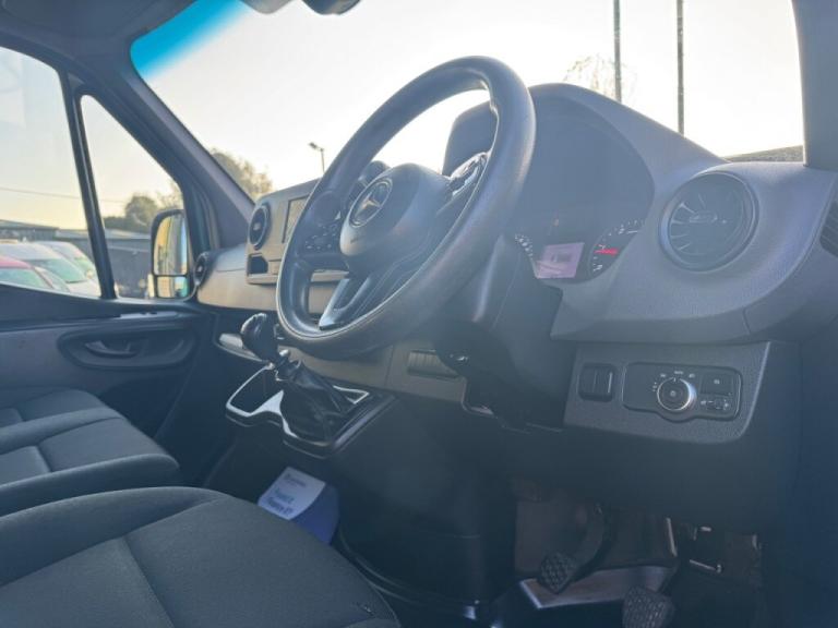  Mercedes-Benz Sprinter SPRINTER 2.1L 314CDI 3.5t H2 L2 RWD WINDOW COMBI CREW
