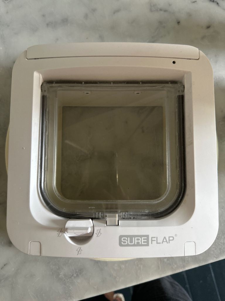 Catflap for microchipped cats