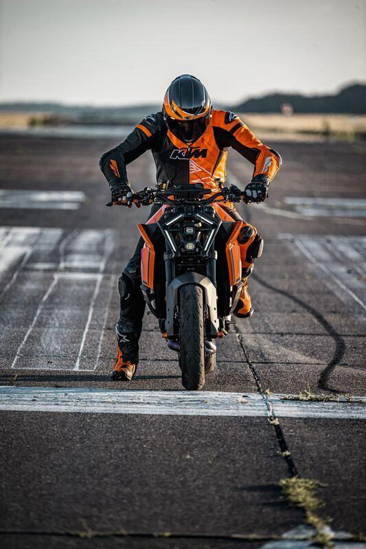 KTM 1390 SUPER DUKE R, 2026, IN STOCK NOW. TECH PACK INCLUDED