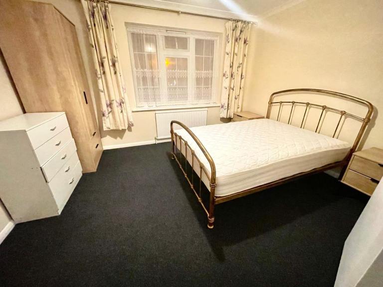 Double room surbiton 
