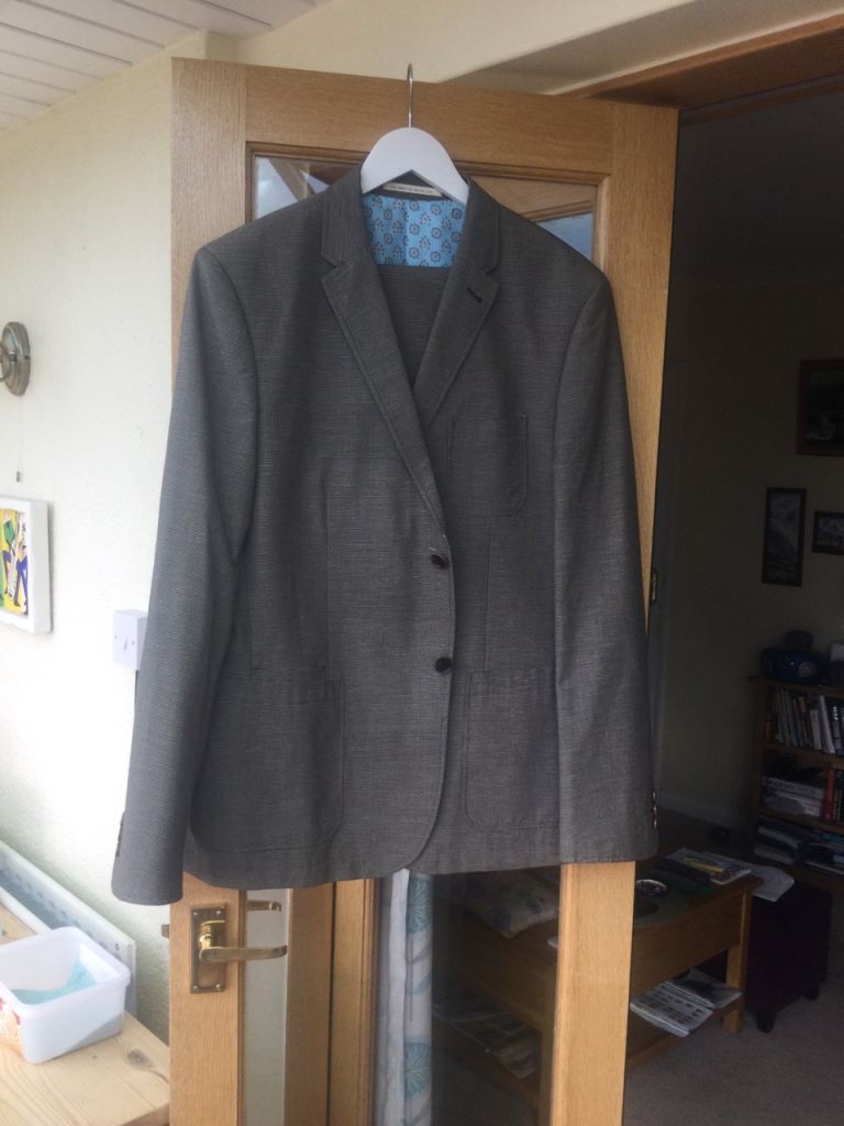 NEW: Light Weight Fine Brown Check Suit - Chest 44, Waist 38