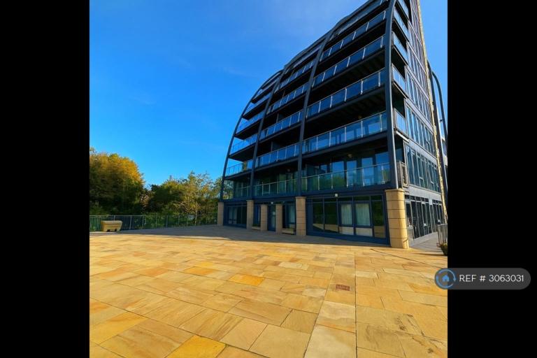 1 bedroom flat in Salts Mill Road, Shipley, BD17 (1 bed) (#3063031)