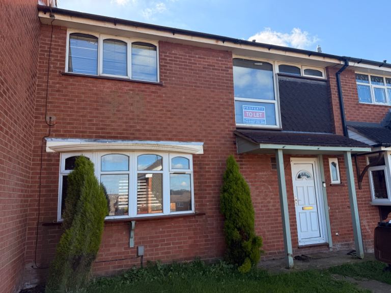 Three Bedroom Property To Let in Grove Farm Nuneaton