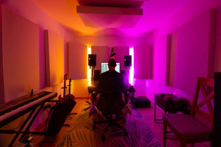 Music Studio | SoundProofed Room | Podcast to Rent In Hackney East London E9