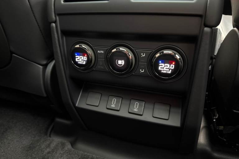 2025 Land Rover Defender 110 4.4 P635 V8 MHEV OCTA Auto 4WD Euro 6 (s/s) 5dr SUV Automatic