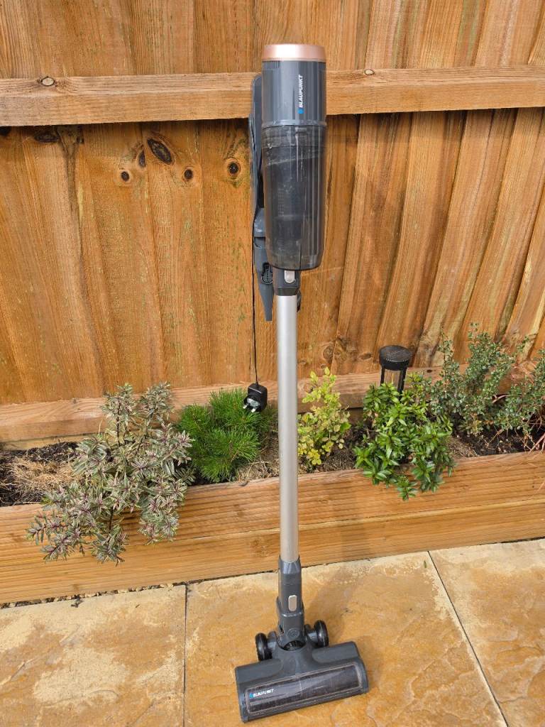 Blaupunkt 408722 Cordless Vacuum Cleaner with Charging Station and Nozzles
