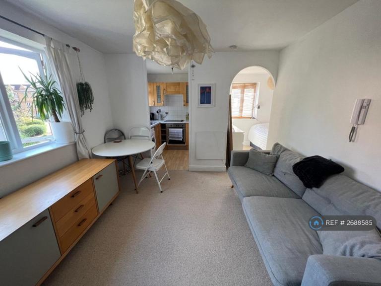 Studio flat in John Williams Close, London, SE14 (#2688585)
