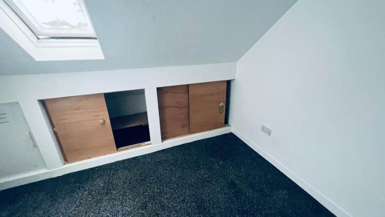 Large box room to let in east ham E6 
