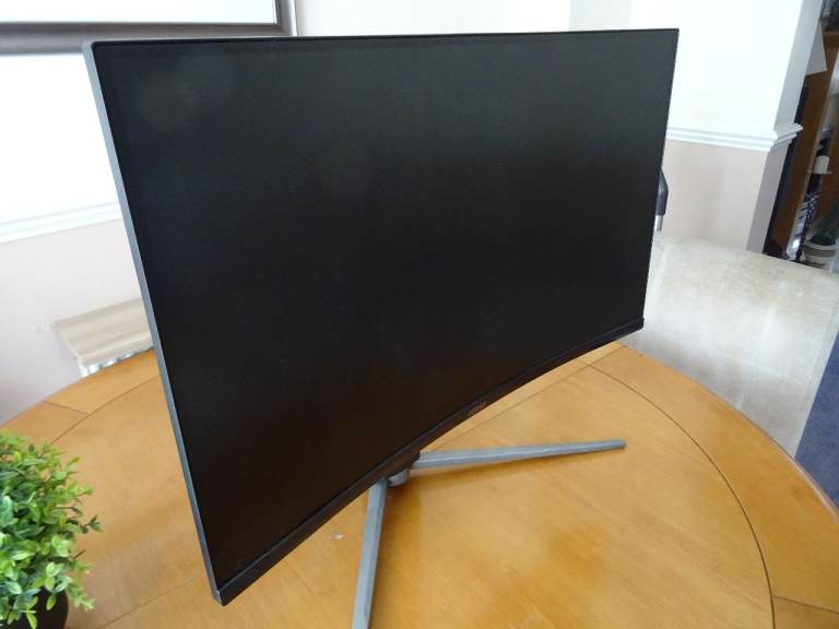 Computer Monitor  27 inch curved screen 
