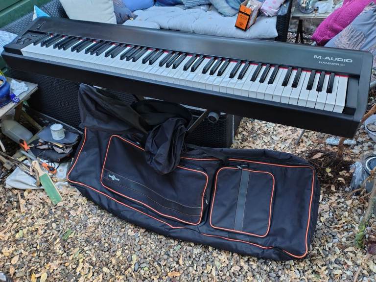 M-Audio hammer 88 & heavy duty gig bag + dust cover + stand+