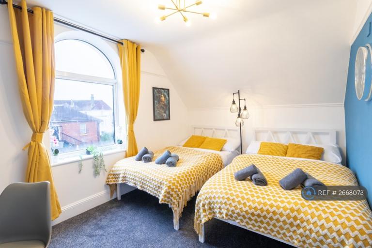 Studio flat in Merton Road, Southsea, PO5 (#2668073)