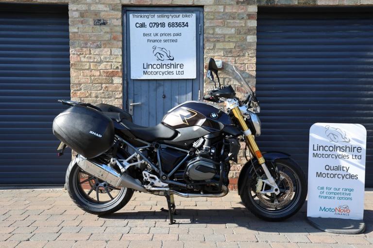 18 BMW R1200 R Exclusive 