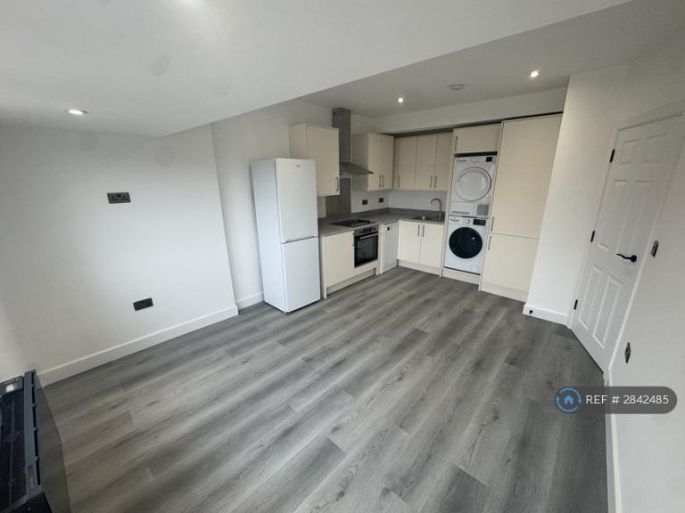 1 bedroom flat in High Street, Barnet, EN5 (1 bed) (#2842485)