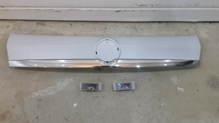 New Mokka Tailgate Trim 