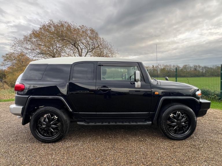 2011 Toyota FJ Cruiser CRUISER 4.0 V6 RHD FJ40 * COLOUR PACKAGE * DAD ACCESSORIES * MODERN DAY LA...