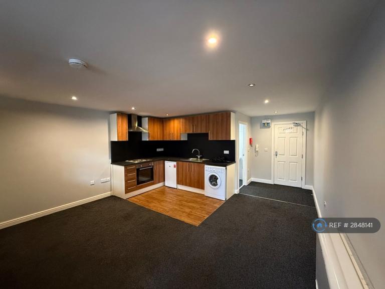1 bedroom flat in Empire House, Doncaster, DN1 (1 bed) (#2848141)