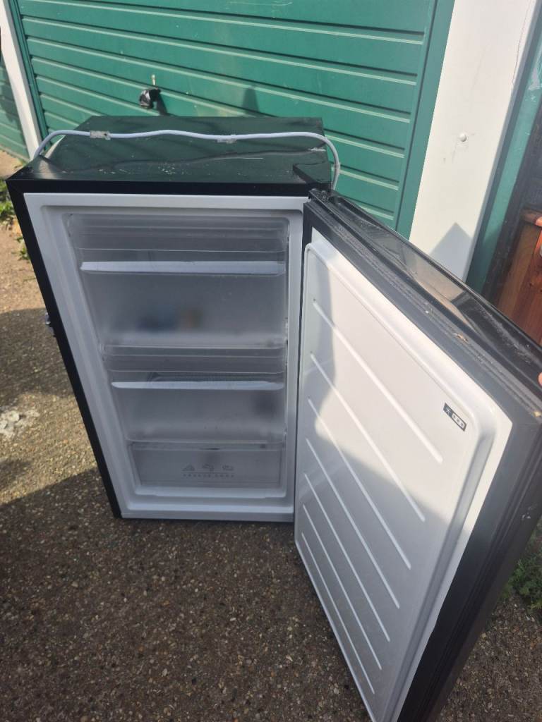 Undercounter freezer 