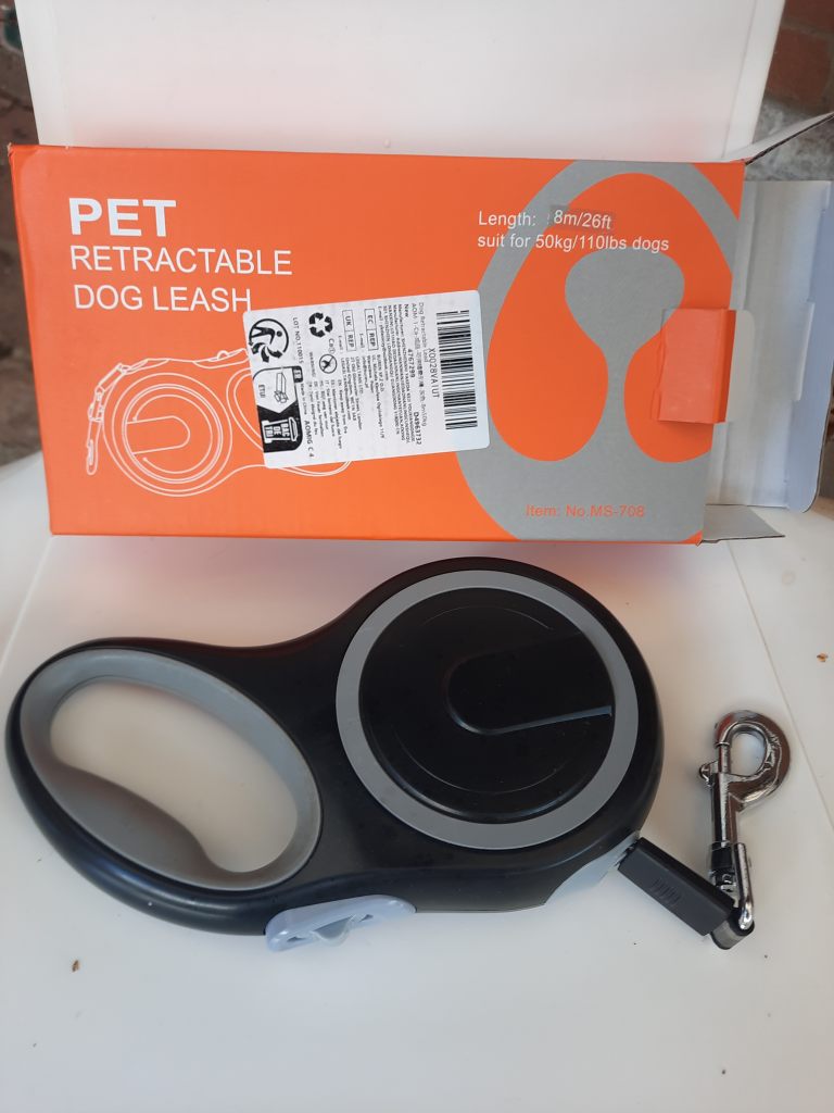 Retractable dog lead.
