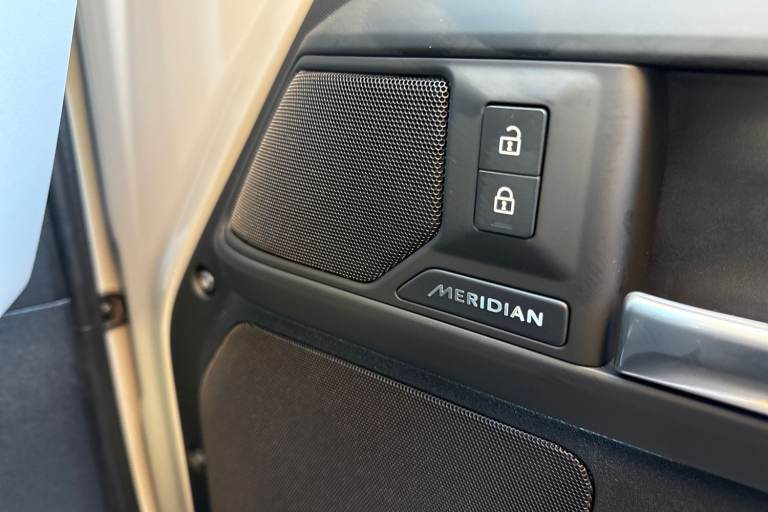 2025 Land Rover Defender 110 3.0 D250 MHEV X-Dynamic SE Auto 4WD Euro 6 (s/s) 5dr SUV Automatic