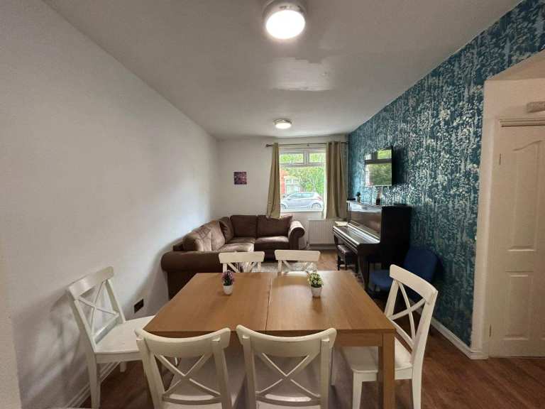 Spacious Single & Double Rooms-Close to Transport