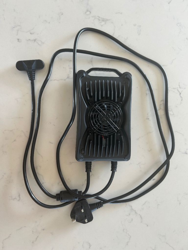 Surron Hyper Bee charger - good working condition 