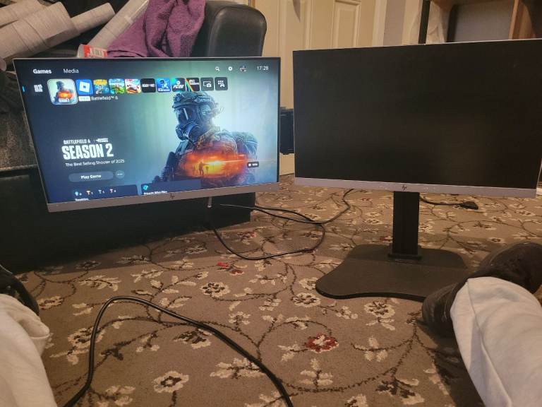 ×3 hp monitors with stands
