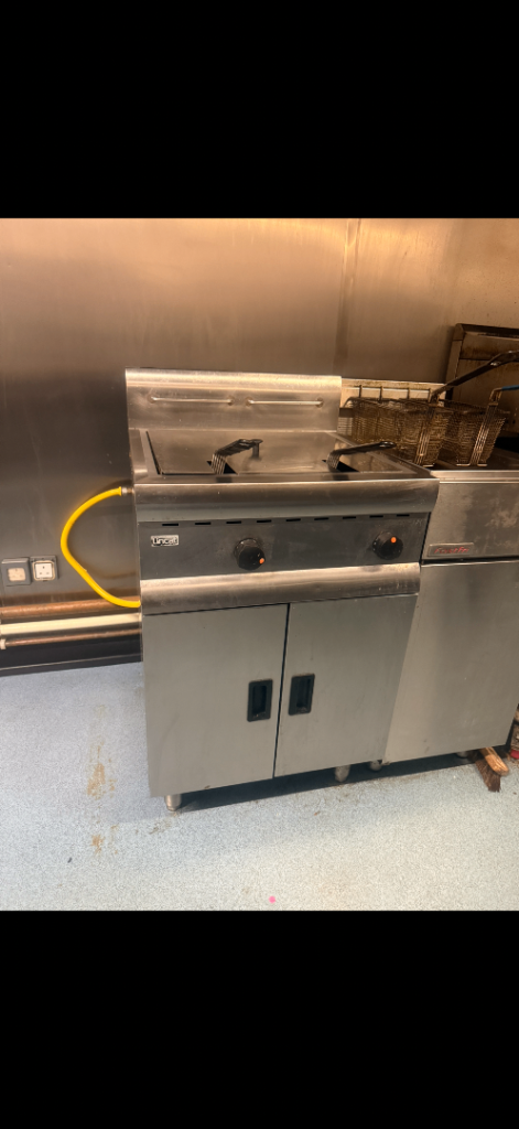 Lincat natural gas double basket fryer 