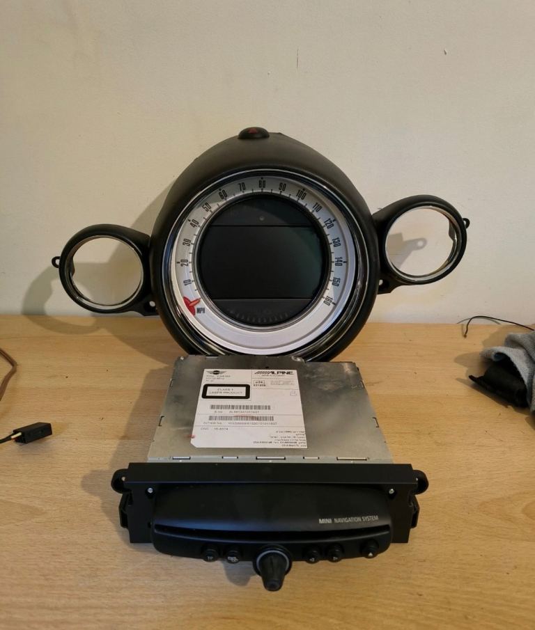 🌟Genuine Mini Cooper Alpine GPS Sat Nav Speedo Bluetooth Stereo🌟Works Great! Bargain! 