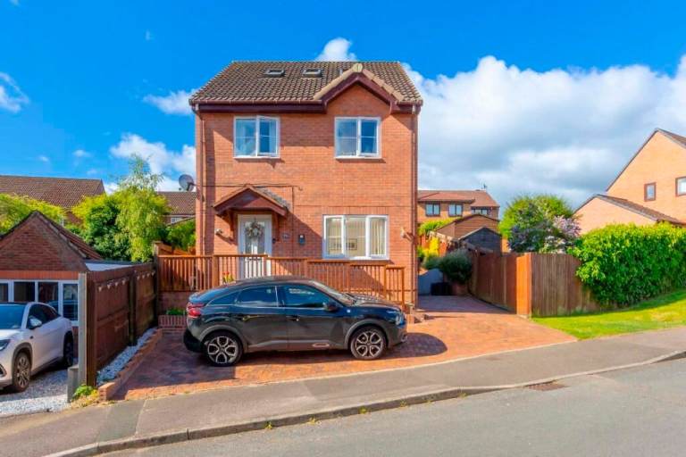 Beautiful 4-Bedroom Family Home for Sale – Rhiwderin, Newport, S. Wales, offers in Excess of £450000